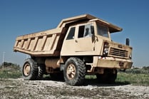 Heavy_dump_truck_in_Italy.jpg